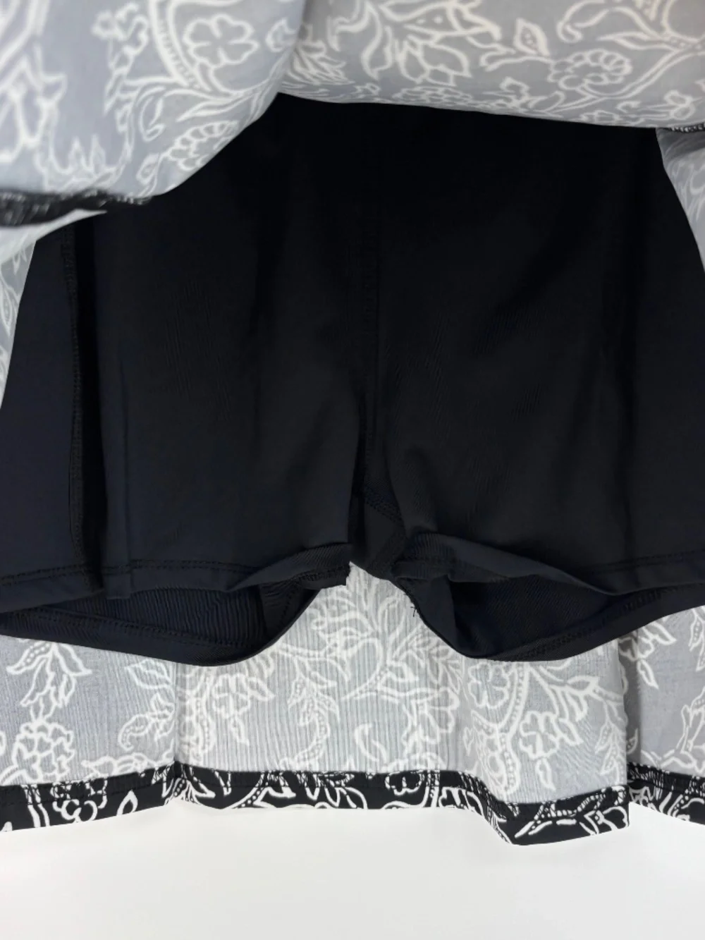 Tommy Bahama Womens Small Everyday Active Skort Black White Floral A-Line Short